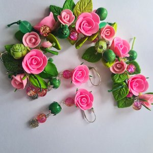 Работа Браслет и серьги с малиновыми розами