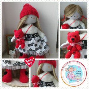 Робота Big Tilde - в червоній шапочці і з червоним ведмедиком