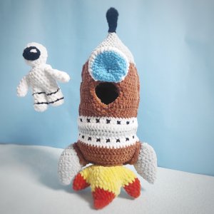 Работа Игрушка Ракета с космонавтом