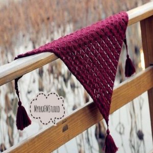 Робота В'язаний бордовий бактус