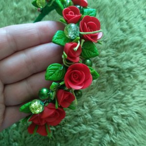 Робота Обруч з червоними трояндами