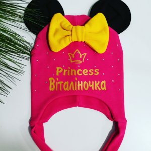 Работа Шапочка с завязками и именем 