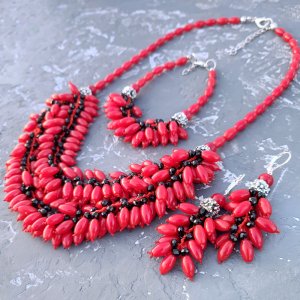 Работа Комплект из натуральных кораллов "Калинове чудо"