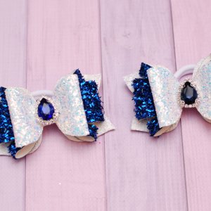 Работа Банты бантики из экокожи бело-синие 