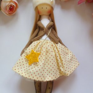 Робота Текстильна лялька ручної роботи.