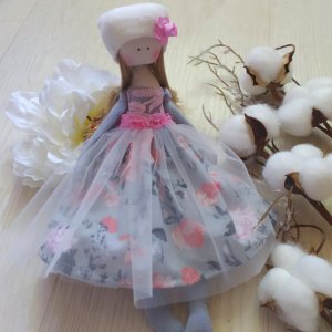 Робота Текстильна лялька в красивому платті