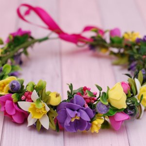 Работа Яркий весенний веночек желто-малиново-фиолетовый