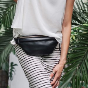 Робота Жіноча Шкіряна Сумка бананка Чорна