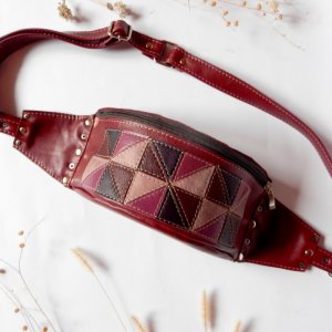 Работа Поясная сумка «Монпансье 2» из кожи