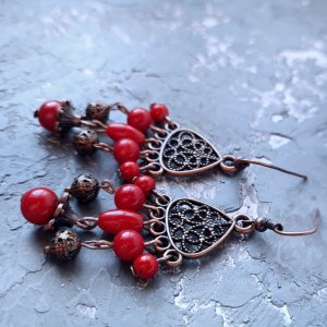 Работа Серьги с натуральными кораллами "Танец"