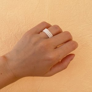 Работа Широкое кольцо из бисера