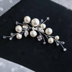 Работа Свадебная веточка с стразами и жемчугом