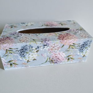 Робота Серветниця з метеликами.