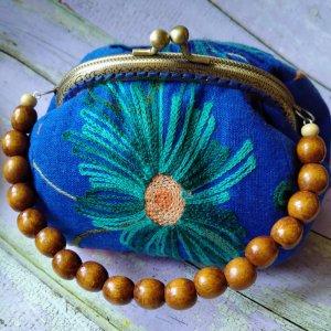 Работа Текстильная сумочка- косметичка с вышивкой и фермуаром