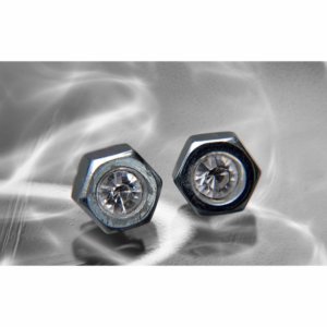 Робота Сережки Гайки з камінням