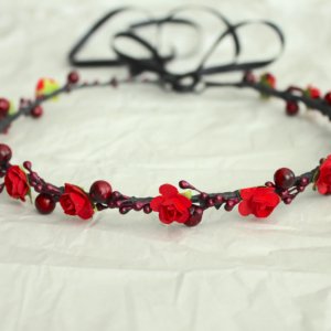 Работа Веночек "Красные цветы"