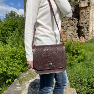 Робота Шкіряна сумка-сумочка, через плече "Сонце Карпат" бордова"