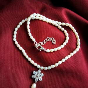 Робота Вишуканий чокер буси з натурального річкового жемчуга