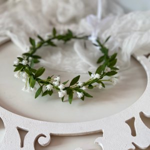 Работа Венок с маленькими цветами для первого причастия и невесте.