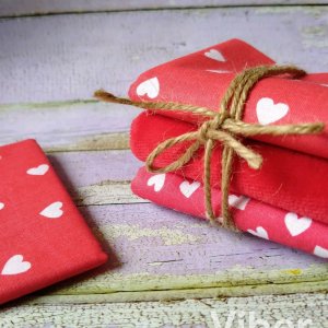 Робота Набір тканини для рукоділля червоні сердечка і велюр