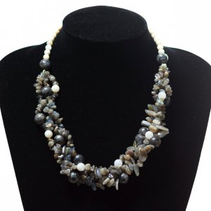 Работа Колье из лабрадорита, адуляра и перламутра "Туманность"