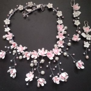 Робота Кольє з рожевими крокусами