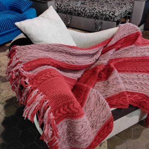 Робота Плед комбінований в кольорах теракот та попіляста троянда. 