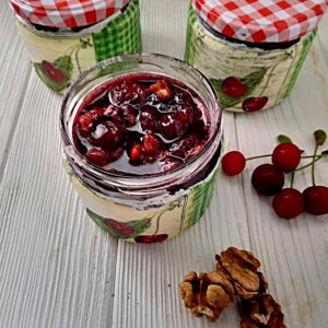 Работа  вишневое  пряное варенье с грецким орехом