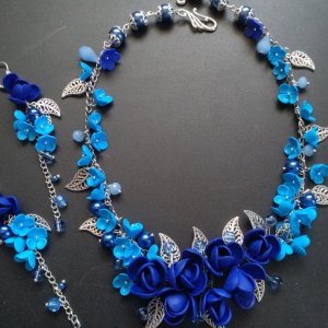 Робота Колье та сережки синього кольору