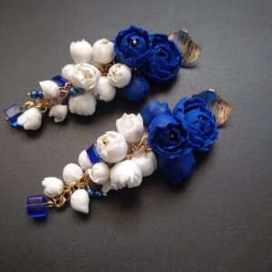 Робота Довгі сині сережки з півоніями