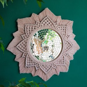 Работа Макраме в форме солнца