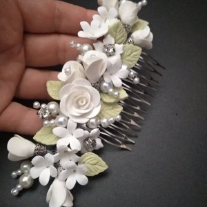 Работа Гребень с розами и салатовыми листочками