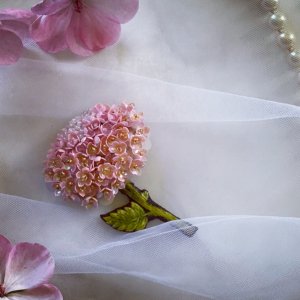 Работа Гортензия. брошь