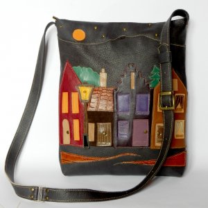 Работа Кожаная сумка «Ночной городок»