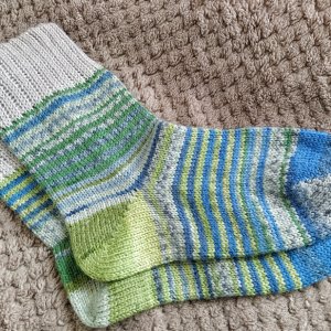 Робота В'язані жіночі шкарпетки з шкарпеткової пряжі