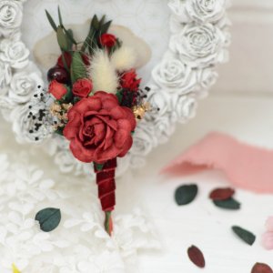 Робота Оксамитова бутоньєрка темно-червона