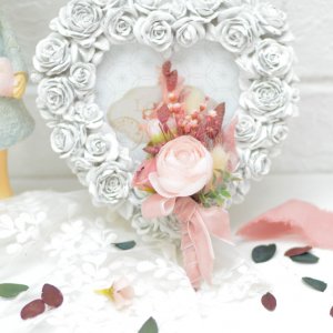 Работа Бархатная бутоньерка пудровая с сухоцветами