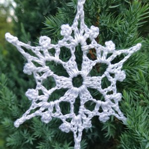 Робота Сніжинка в'язана 2