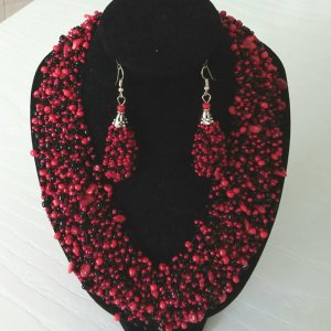 Работа Колье Червоночорне с кораллами