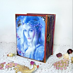 Работа Шкатулка книга "Сокровища Галадриэль"