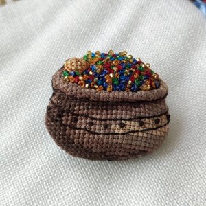 Робота Об′ємна брошка Коштовності