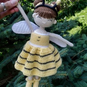 Робота В'язана лялька бджілка 