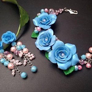 Робота Браслет і сережки з блакитними трояндами