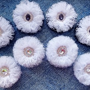 Работа Нежные банты из кружева на 1 сентября