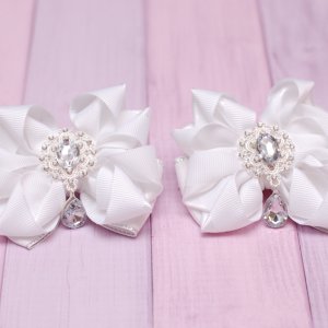 Работа Нарядные белые школьные бантики 