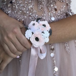 Робота весільні аксесуари, бутоньєрки