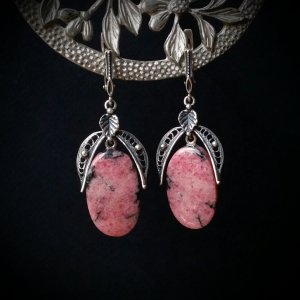 Работа Серебряные серьги из родонита
