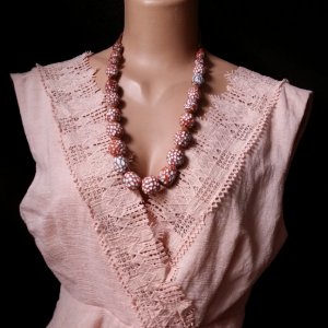 Работа Красно белое ожерелье из керамики ручной работы