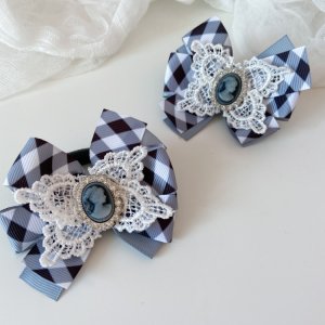 Работа Школьные бантики на резинке черно-серые.