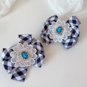 Работа Школьные бантики на резинке серые